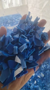 出售大蓝桶破碎料，清洗干净，现货十吨左右