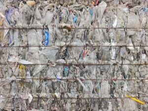 出售混压餐盒压块，透明丙压块，现货一挂