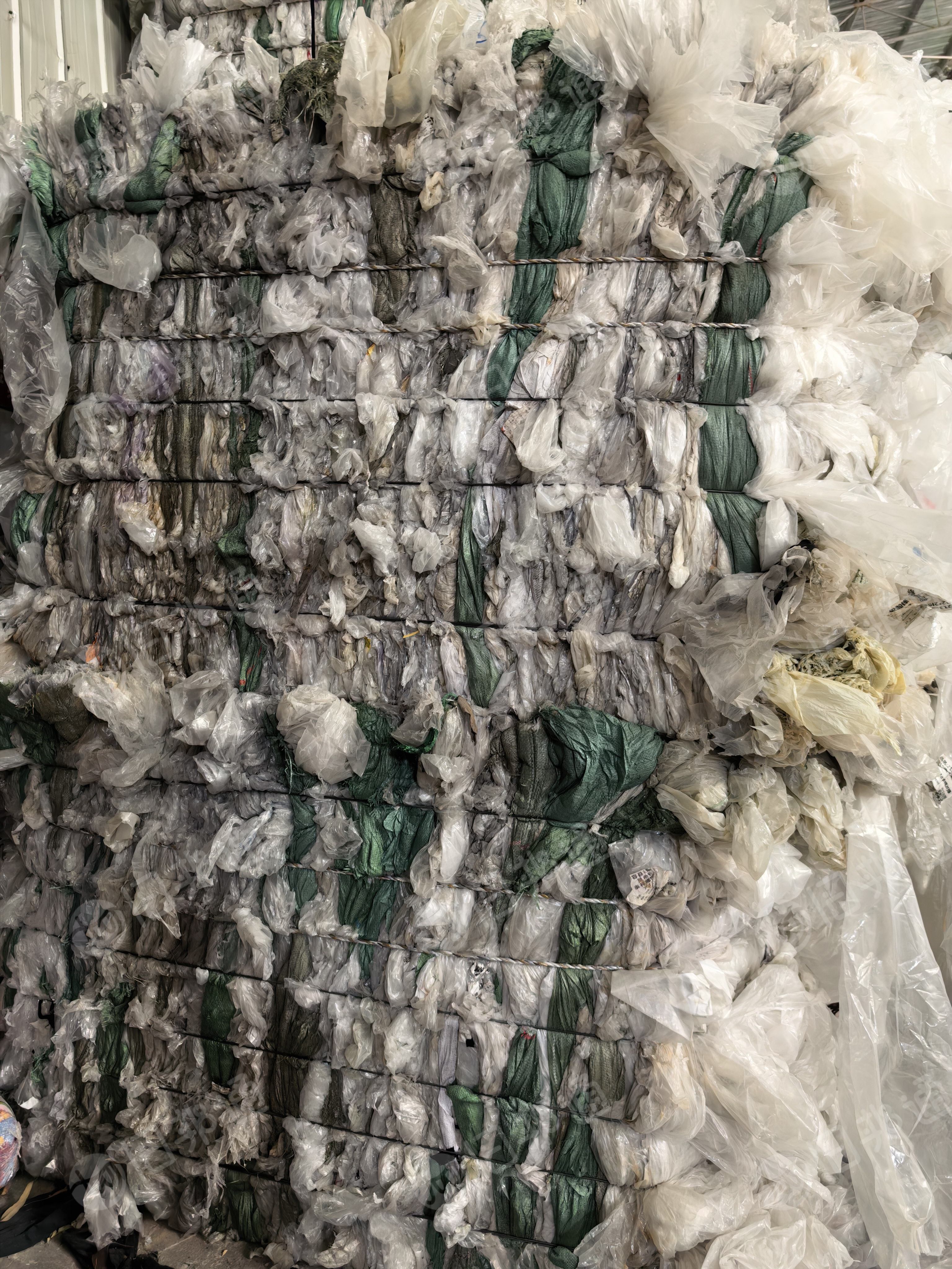 长期大量出售氨纶造粒布，涤纶造粒布，现货各有一千多吨，欢迎联系。