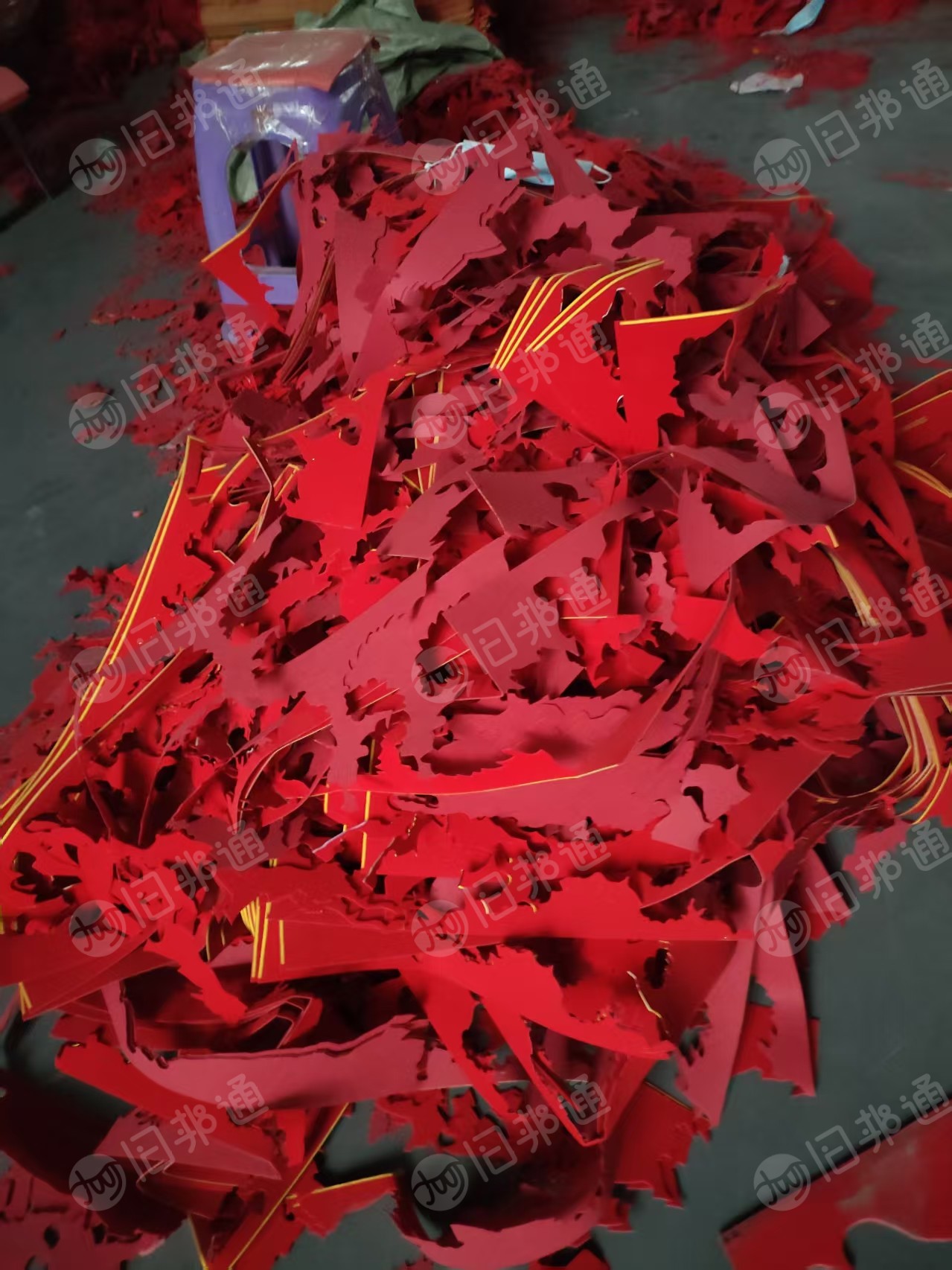 长期出售毛毡植绒布边角料，毛毡布边角料，现货有一挂车，货在重庆