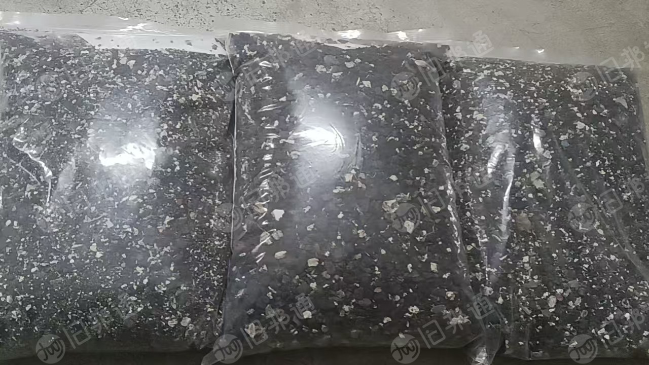 出售PPPE机头料，炼油料，每个月有三百多吨