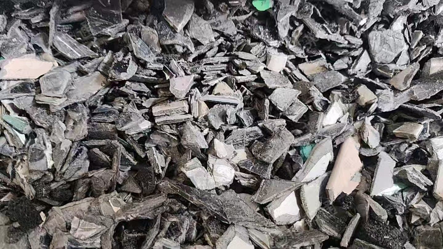 长期出售汽车厂下来的abs/pc合金破碎料，冲击15左右，现货40吨