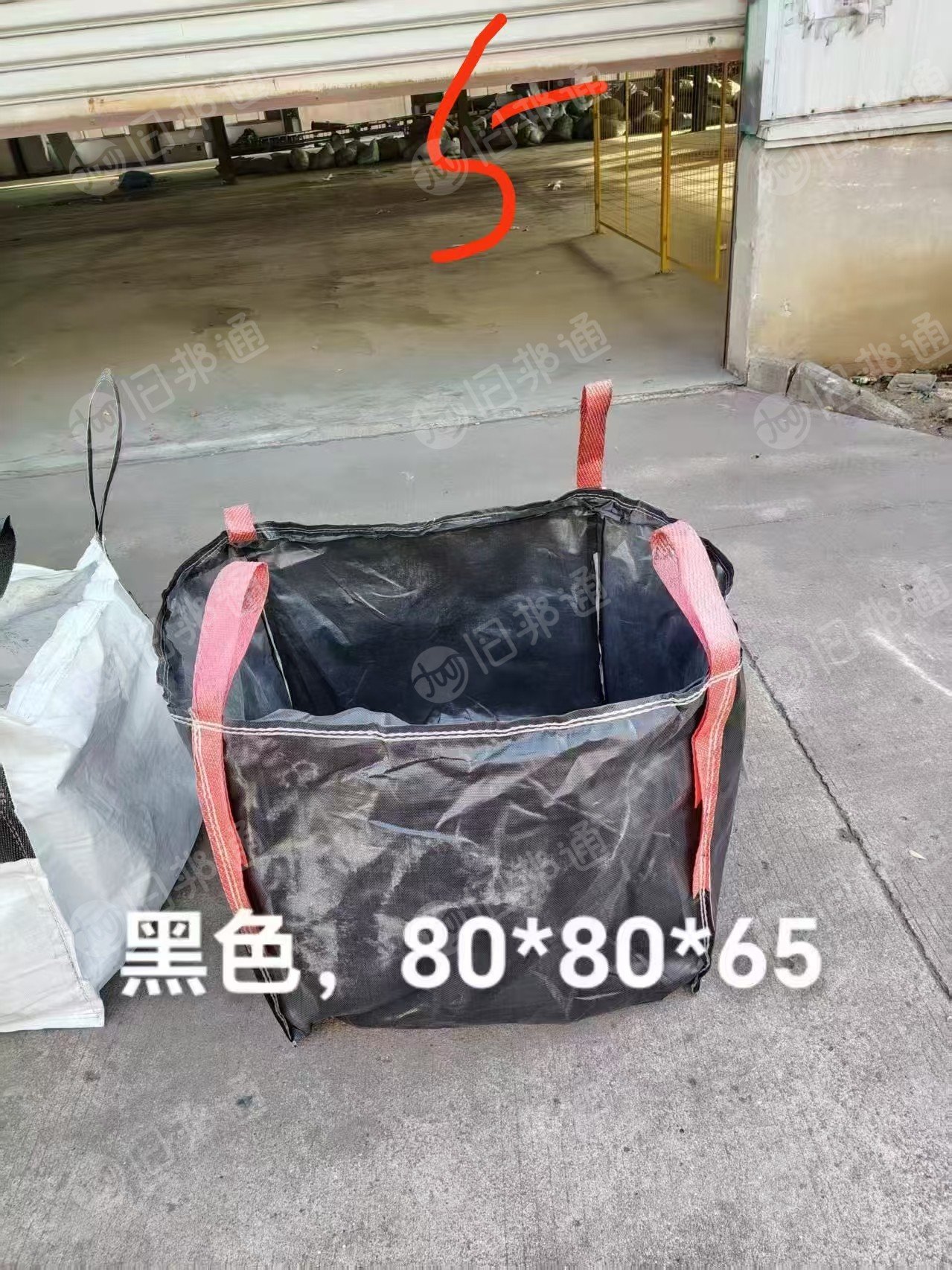 大量出售二手吨包，自带穿好绳的没绑扣， 一捆100个 