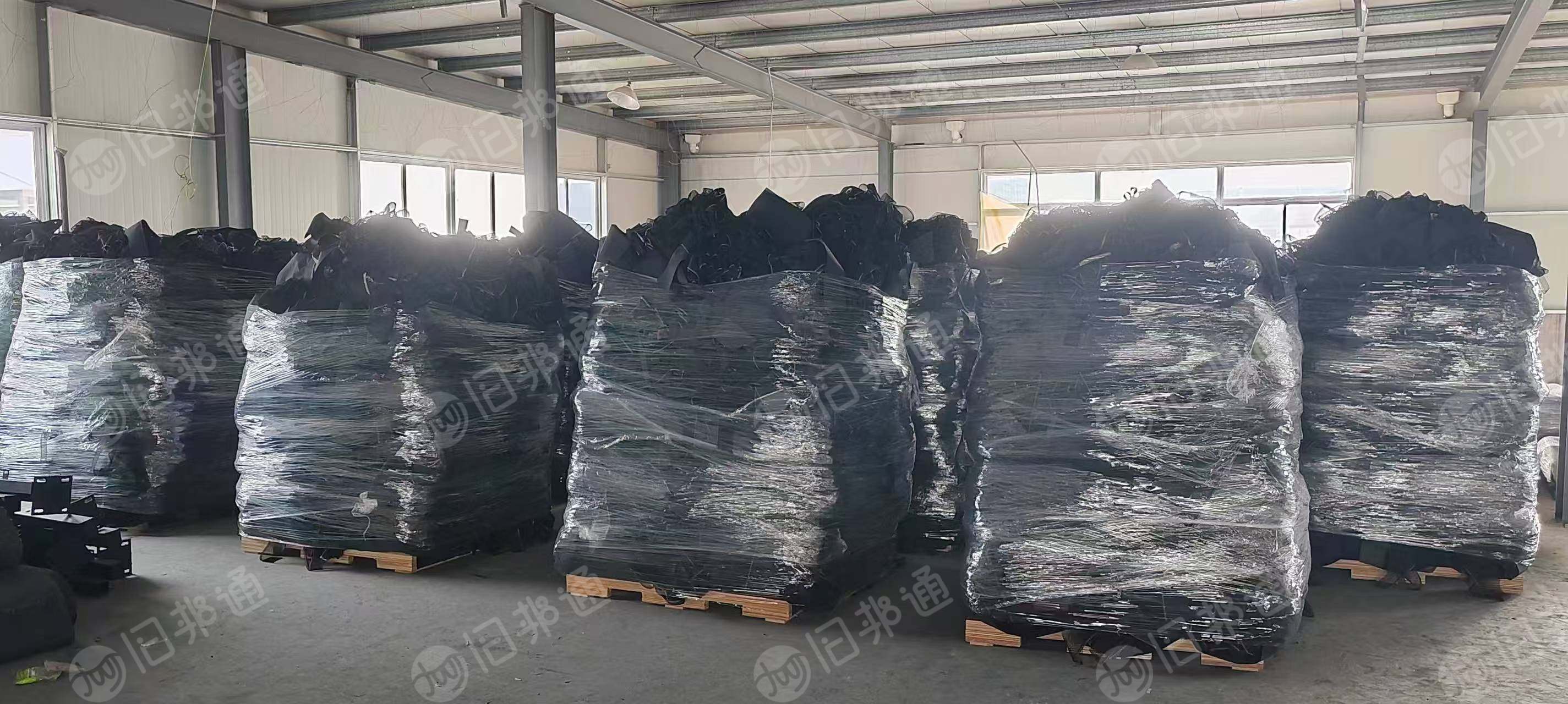 长期出售黑色涤纶汽车内饰料，黑色涤纶网布，可以拉丝，进口的料子，现货有9米6一车，货在江苏无锡