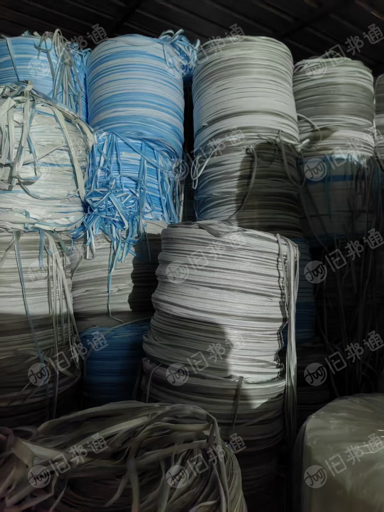 长期出售做油烟机吸油棉下来的三合一无纺布，一层无纺布。一层淋膜布。一层热风棉，现货6米8一车