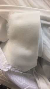 长期出售针刺无纺布边角料，涤纶材质，原料都是大化纤厂的涤纶短纤做的，有白色和黑色，现货都9米6一车