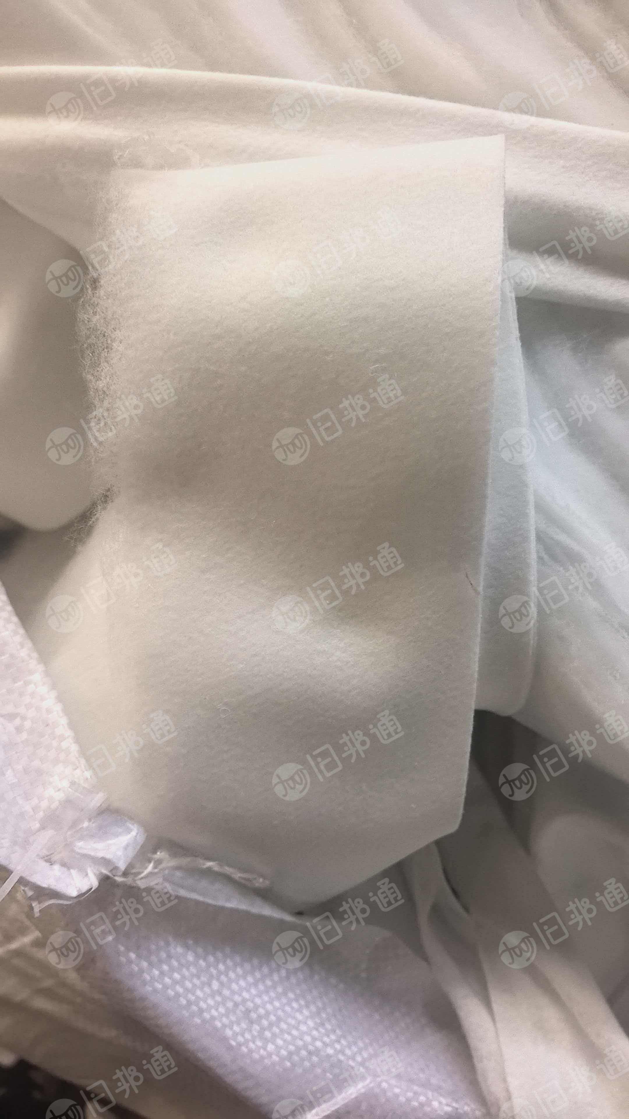 长期出售针刺无纺布边角料,涤纶材质,原料都是大化纤厂的涤纶短纤做的,有白色和黑色,现货都9米6一车