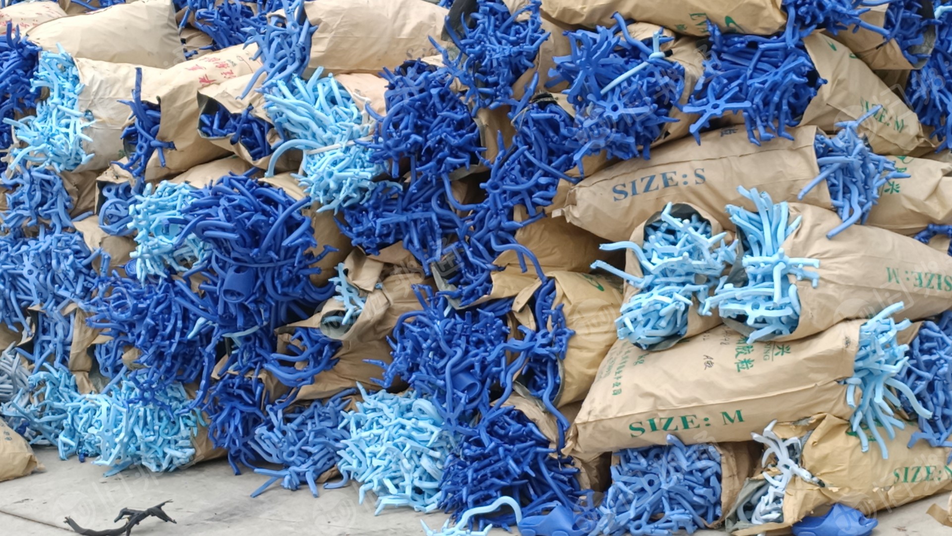 出售EVA拖鞋发泡鸡爪料