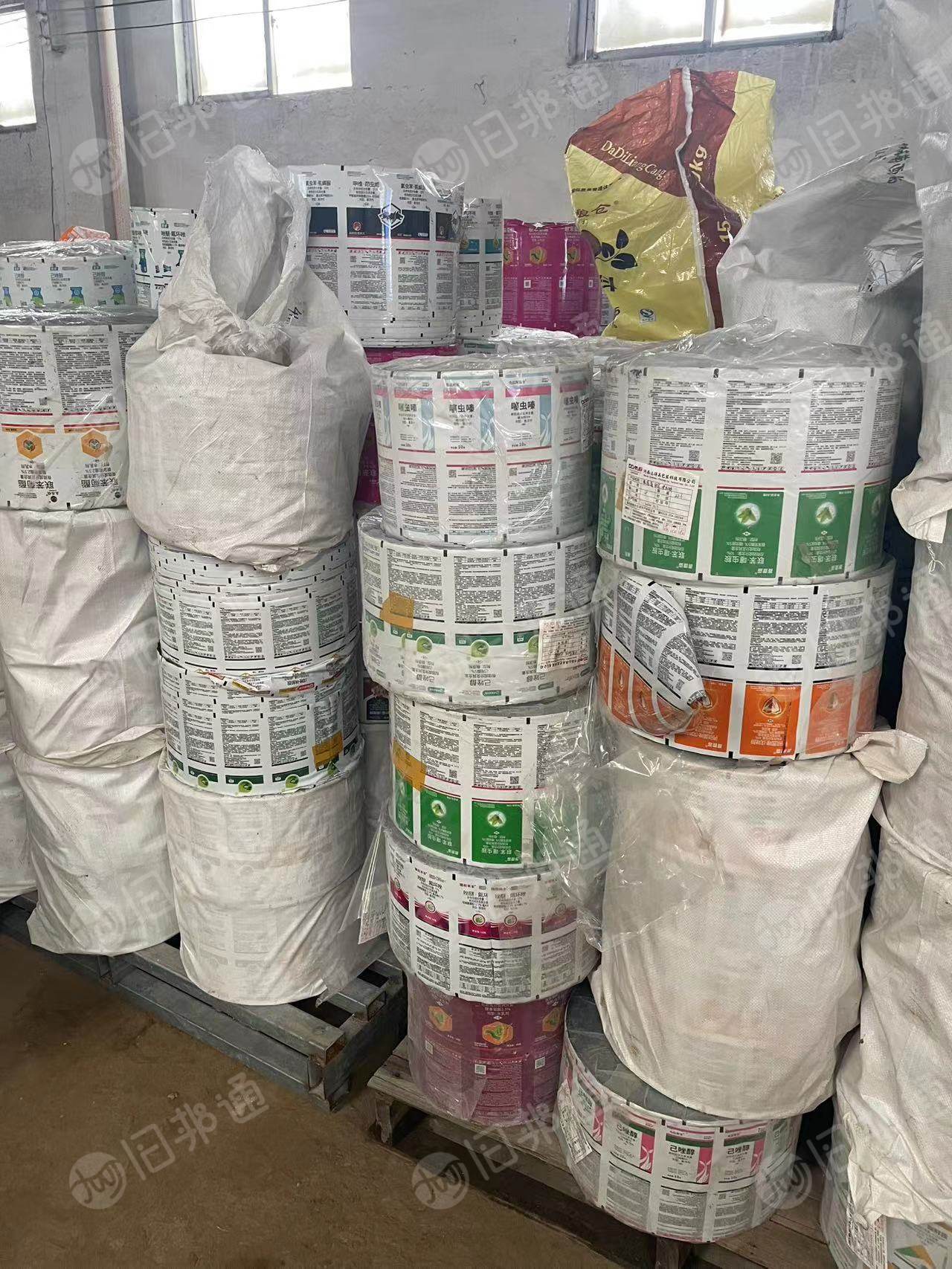 出售PET复PE镀铝膜毛料，现货20吨