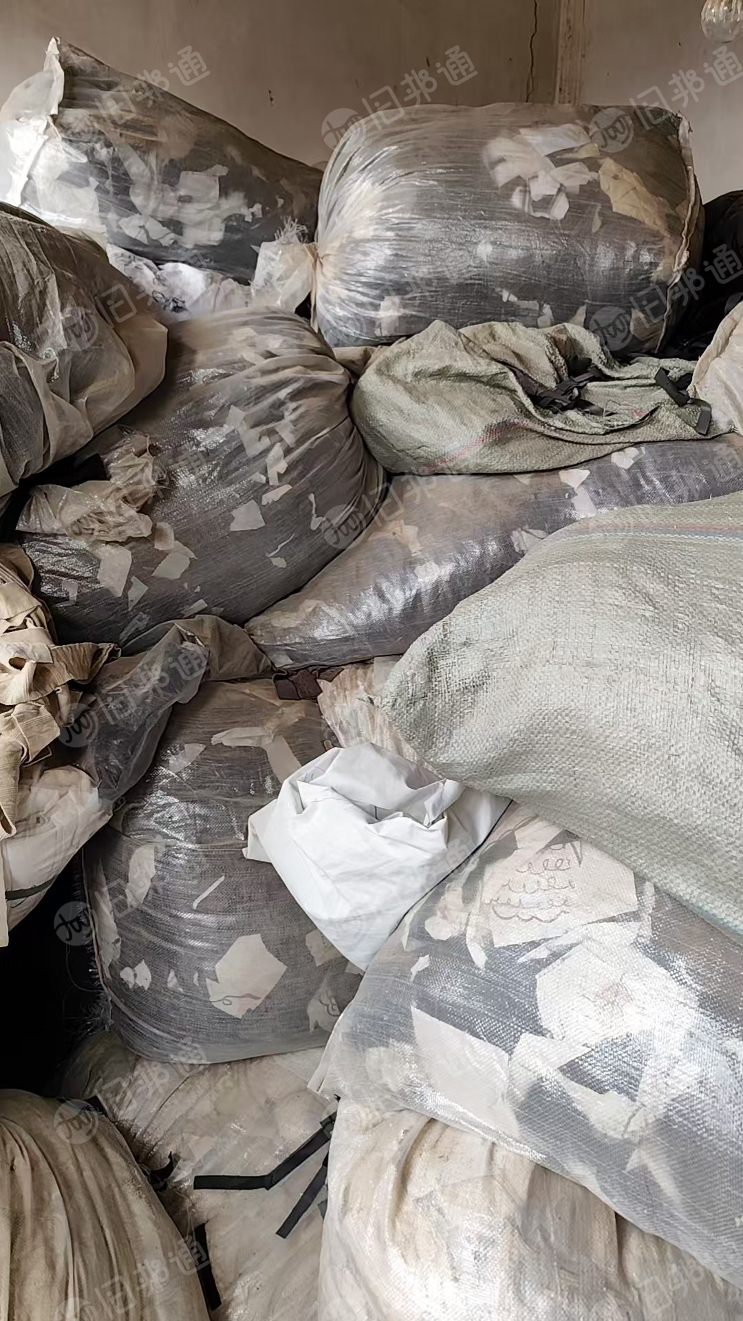 出售监狱下来的涤纶废布,小卷布,丝绵边角料,现货十多吨