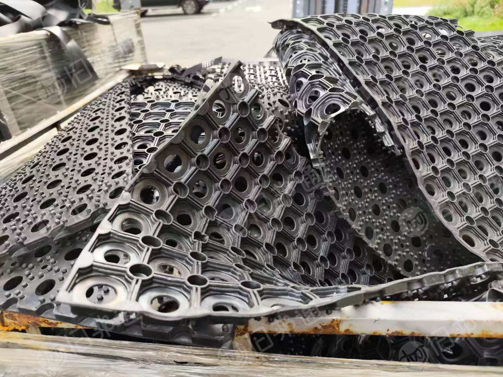 长期出售船用橡胶下来的边角料