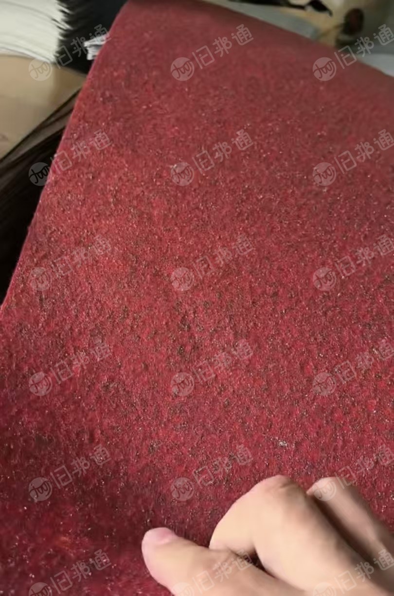 长期出售展会地毯，旧地毯，现在这批是黑底阻燃，220克，红的的，货在湖南长沙