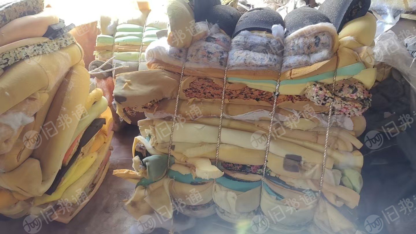 长期出售沙发拆下来的海绵，海绵边角料，黄色不带皮，现货60吨左右，货在广东惠州