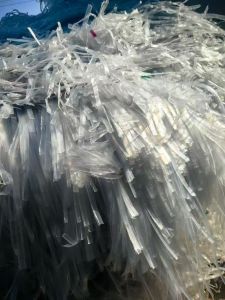 出售透明PET膜边料，上面复一层缠绕膜，厚度7-8丝，现货16吨，长期有货