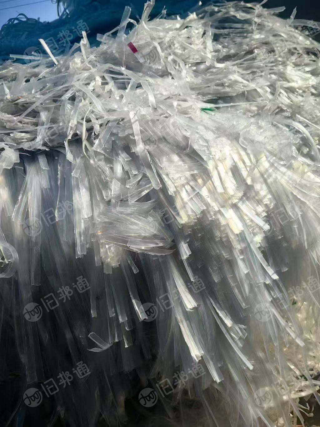 出售透明PET膜边料，上面复一层缠绕膜，厚度7-8丝，现货16吨，长期有货