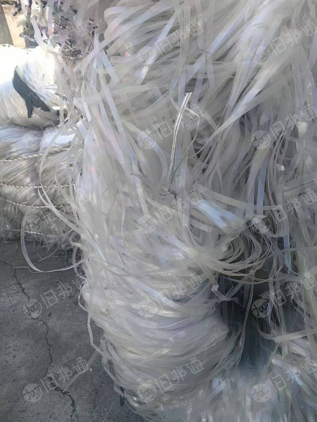 出售透明PET膜边料，上面复一层缠绕膜，厚度7-8丝，现货16吨，长期有货