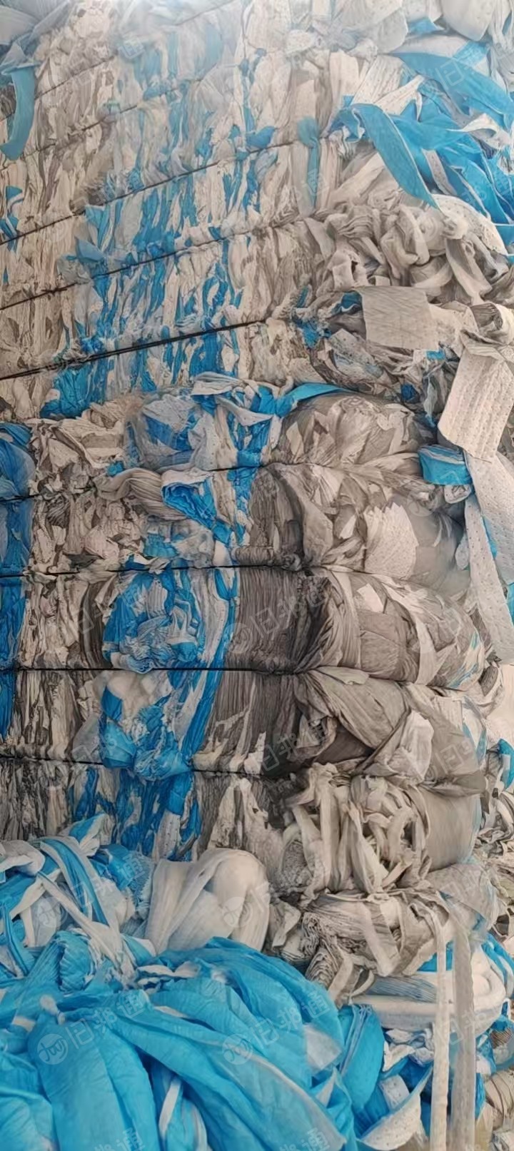 长期出售三层复合无纺布，pp+pet+pe，现货一百吨，货在广东佛山