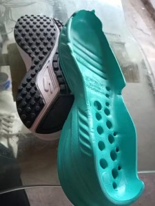 出售EVA鞋底带点橡胶，现货30多吨，可炼油