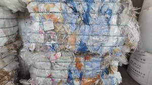 出售彩印厂下来的复合毛料，月供五六百吨