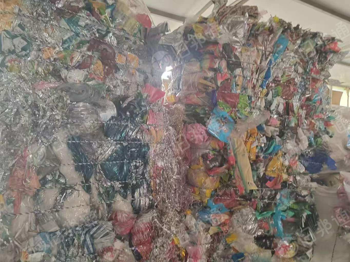 出售彩印厂下来的复合毛料，月供五六百吨