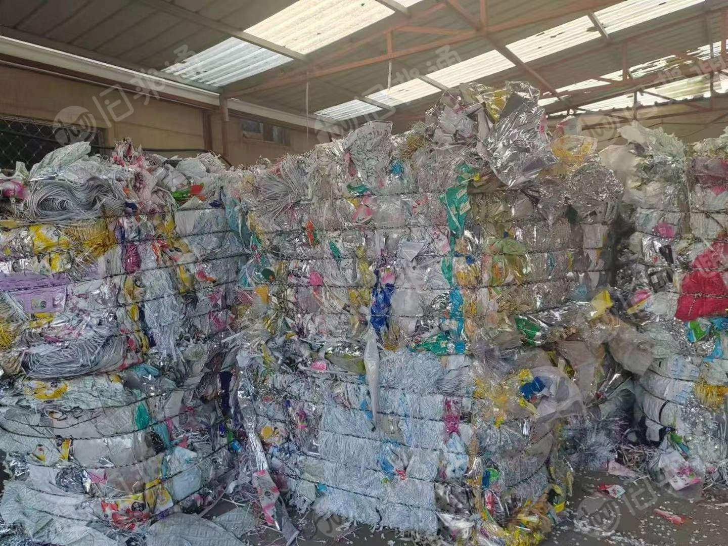 出售彩印厂下来的复合毛料，月供五六百吨