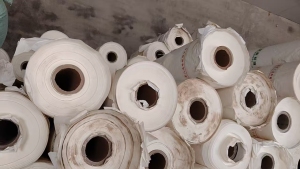 长期出售硅油纸卷筒，克重90g，现货100吨