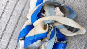 长期出售PVC劳保手套边角料，pvc革边角料，内衬是纯棉布，月供50吨