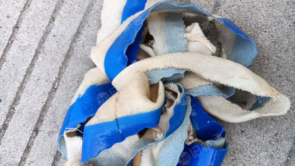 长期出售PVC劳保手套边角料,pvc革边角料,内衬是纯棉布,月供50吨