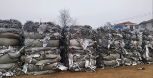 长期出售pet苹果反光膜废料，现货600吨左右