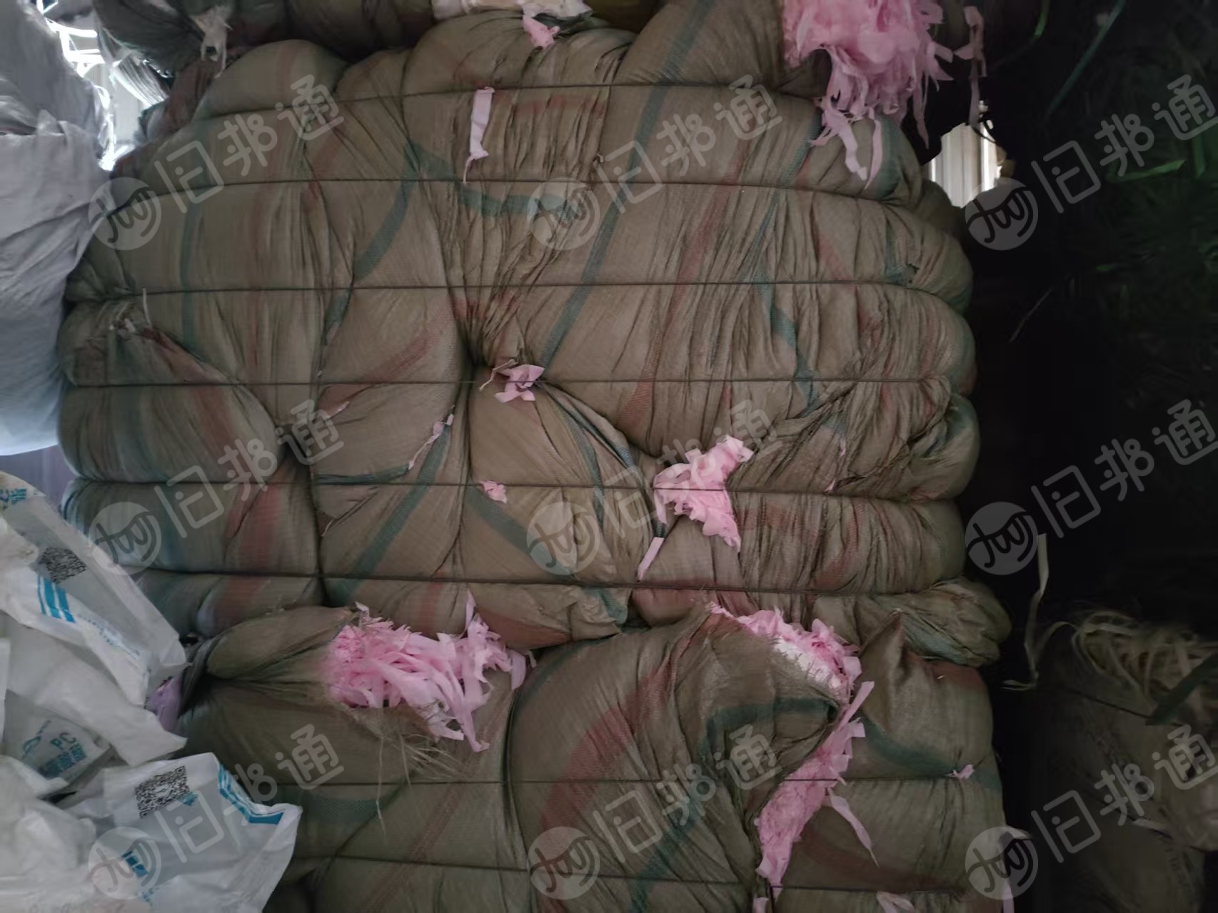 出售pp复合pe卫生巾无纺布下脚料,边角料,现货20吨左右,货在天津西青