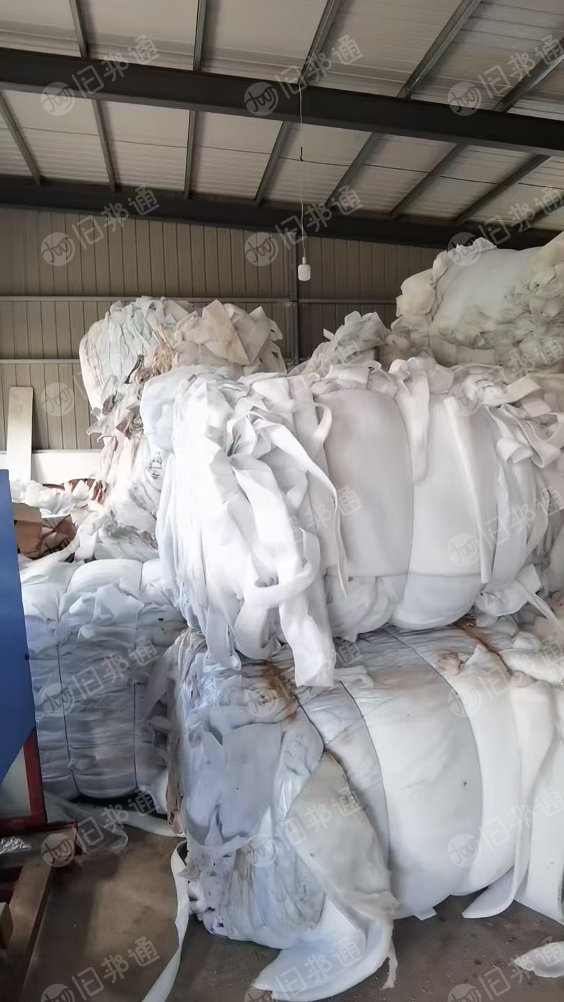 长期出售白色丝棉边角料，带一层白色无纺布，现货有10吨，货在河北保定