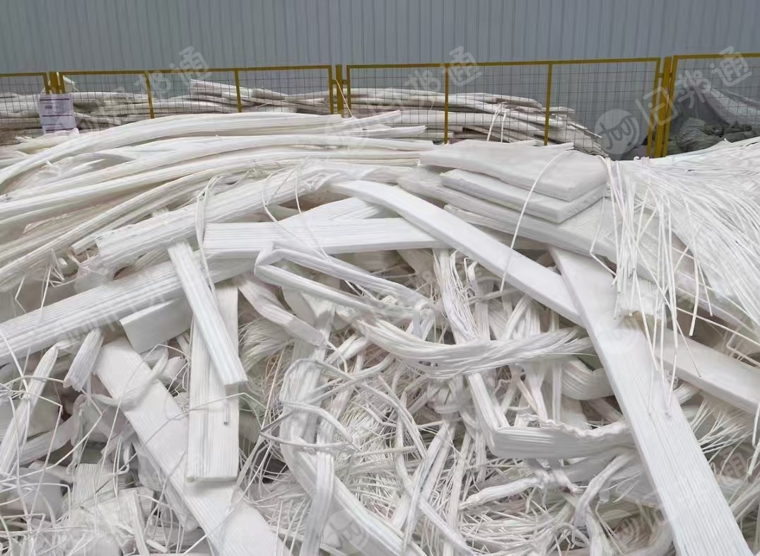 出售生产下来可降解的板材废料,生物质材料