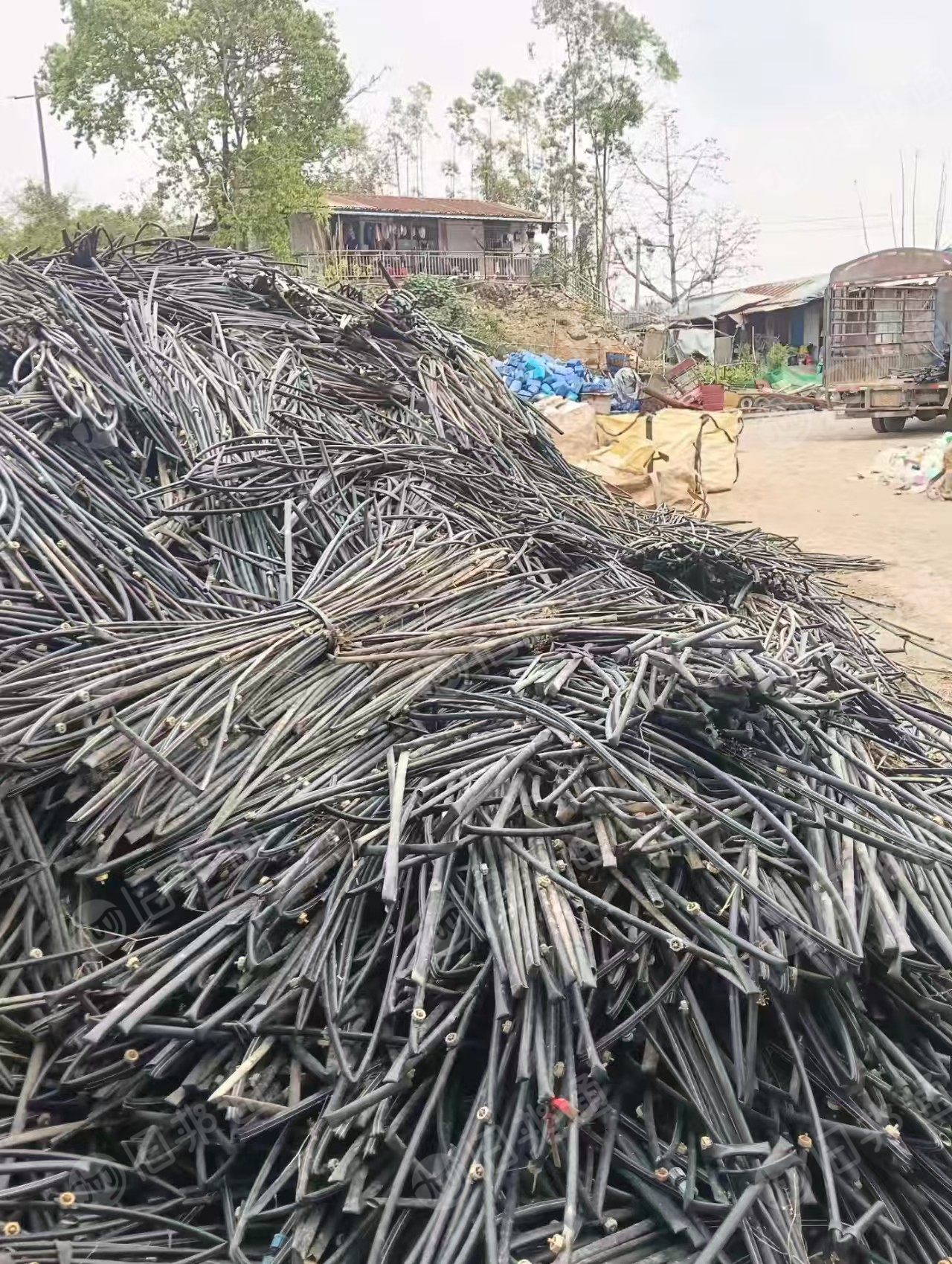 长期出售滴灌带毛料