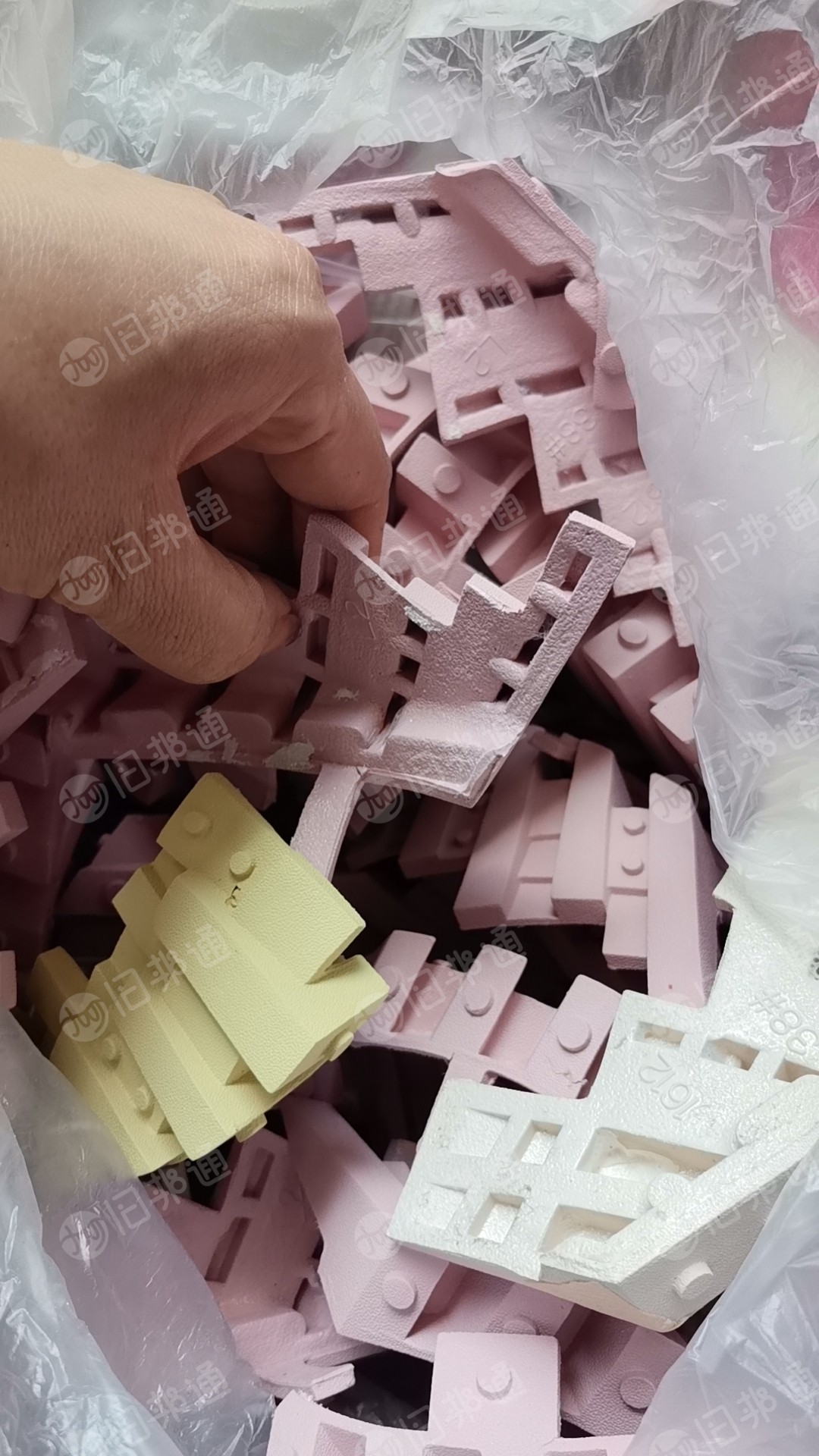 长期出售橡胶鞋底废料，有花色和黑色