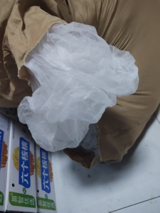 长期出售做包装下来的无纺布边角料，无纺布