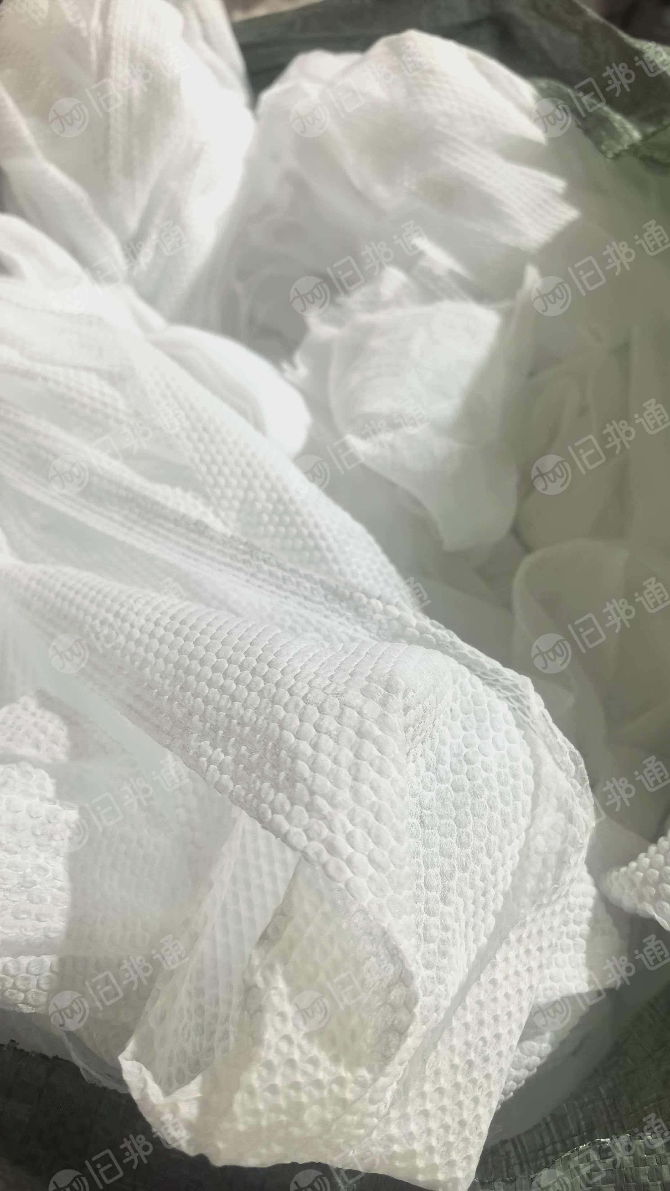 长期出售热风棉下脚料，无纺布边角料，平纹无纺布占比四五十左右