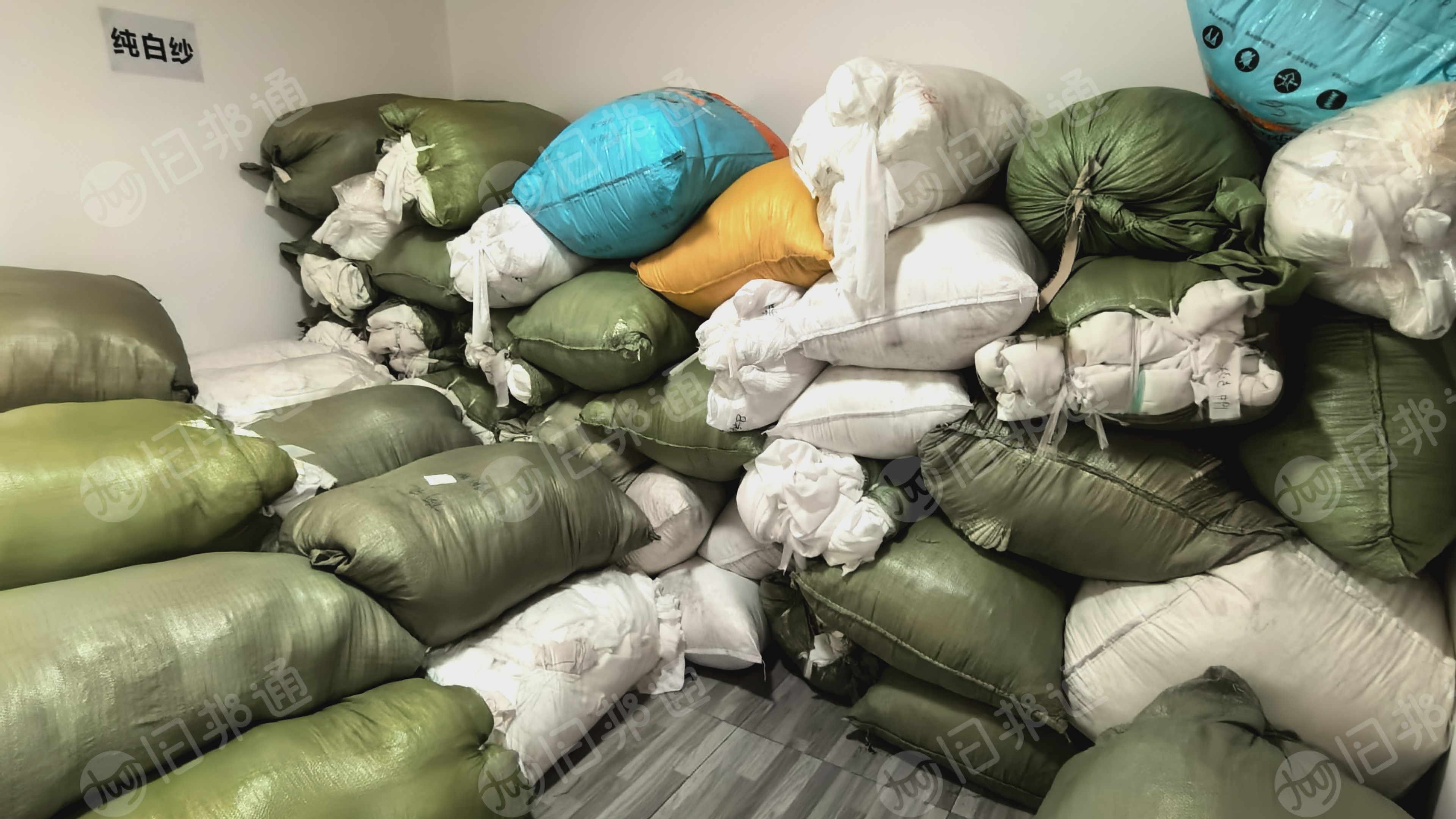 出售窗帘布，白纱，窗帘废布，现货10吨左右，货在湖南长沙