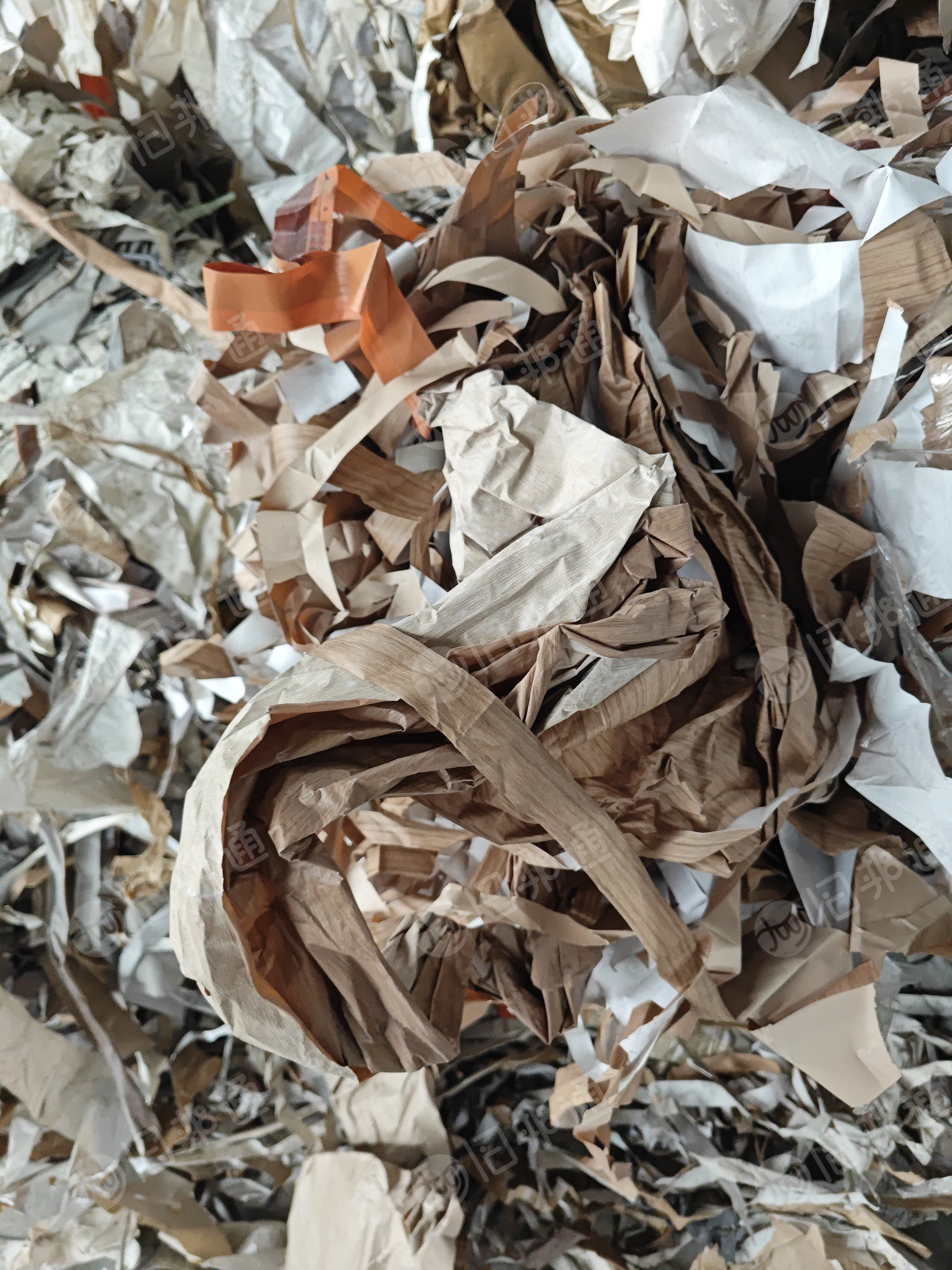 求购PVC墙纸,颜色不限,自己破碎磨粉用,长期大量求购