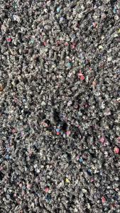 出售EVA毛毛虫颗粒，鞋底EVA发泡料做的，现货九米六一车