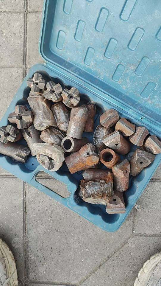 长期高价回收废旧矿山刀头，球齿截齿，废旧钨钢铣刀数控刀片