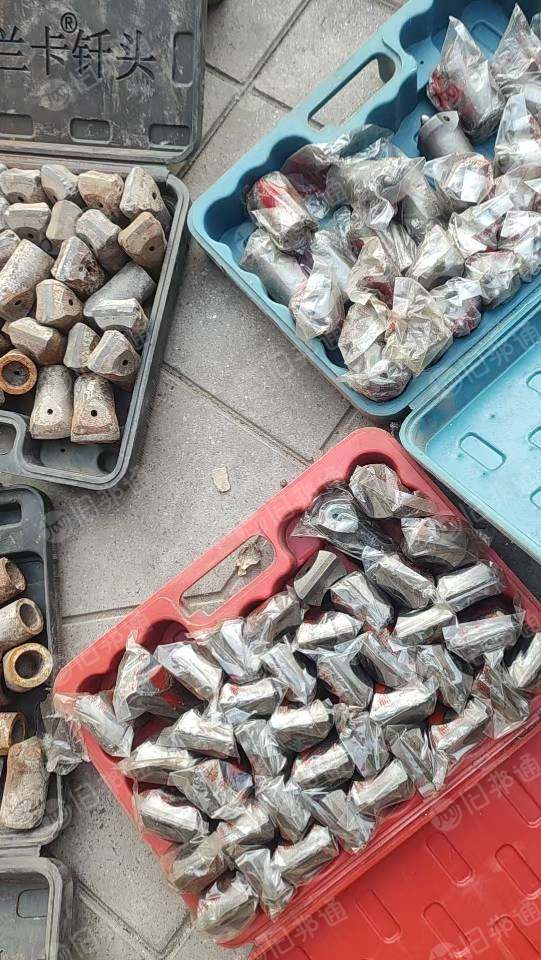 长期高价回收废旧矿山刀头，球齿截齿，废旧钨钢铣刀数控刀片