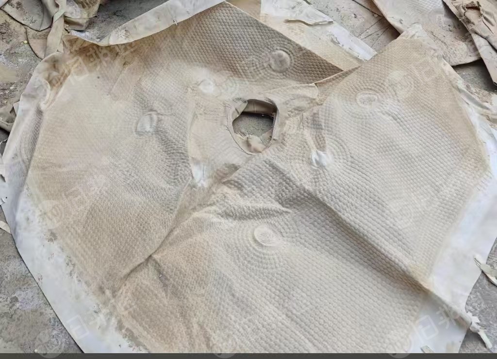 长期出售未清洗的涤纶滤布，丙纶滤布，各占一半，现货19吨左右