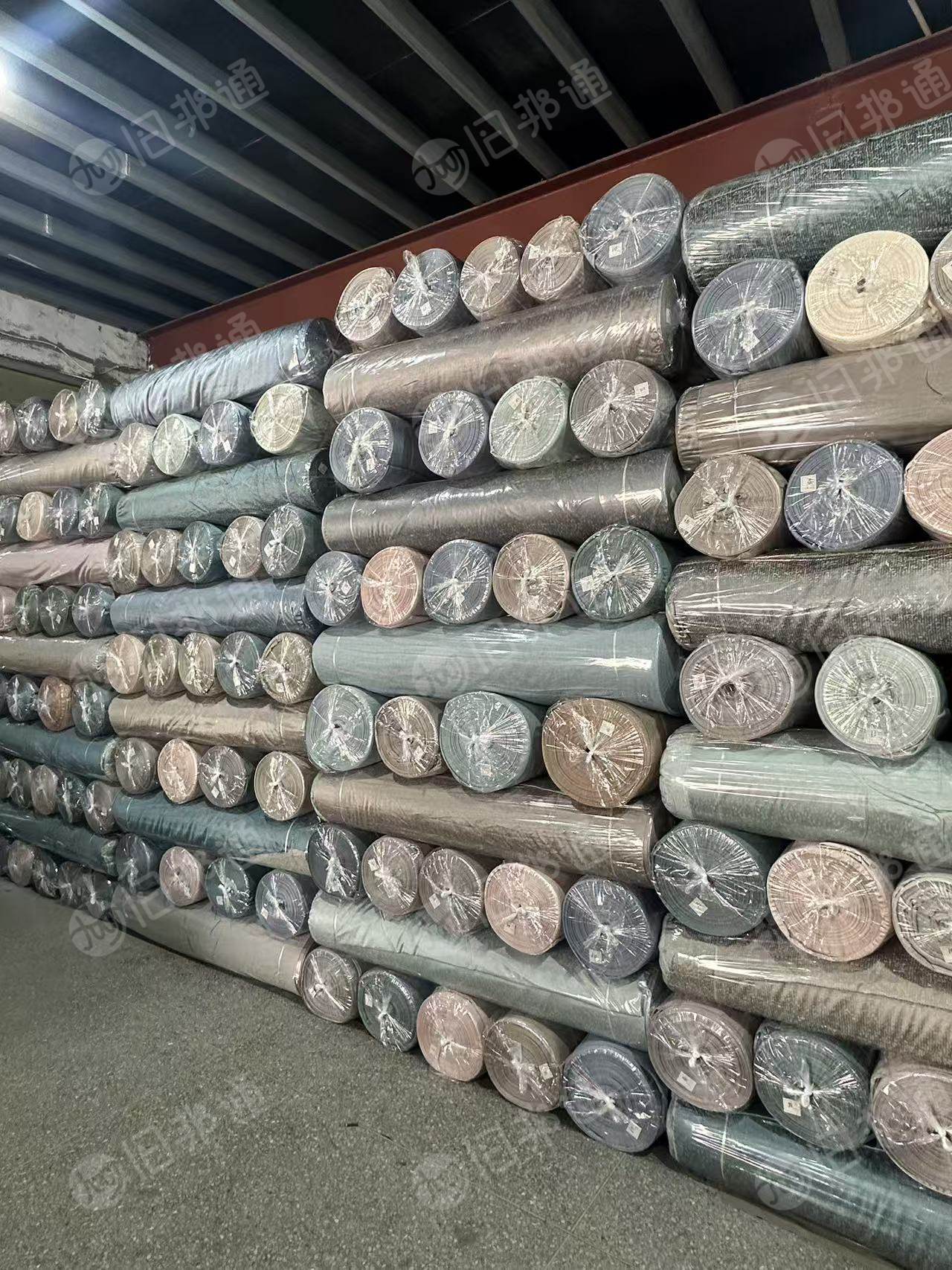 长期出售大卷窗帘布，窗帘布，一卷55米左右，厂在浙江嘉兴