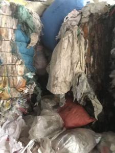 出售废旧杂膜，编织袋，可以炼油用的，现货40吨