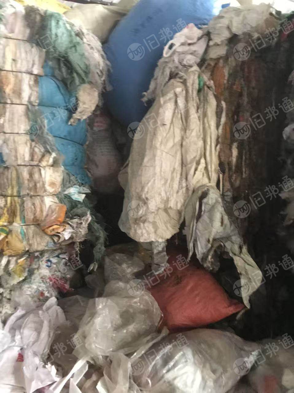 出售废旧杂膜，编织袋，可以炼油用的，现货40吨