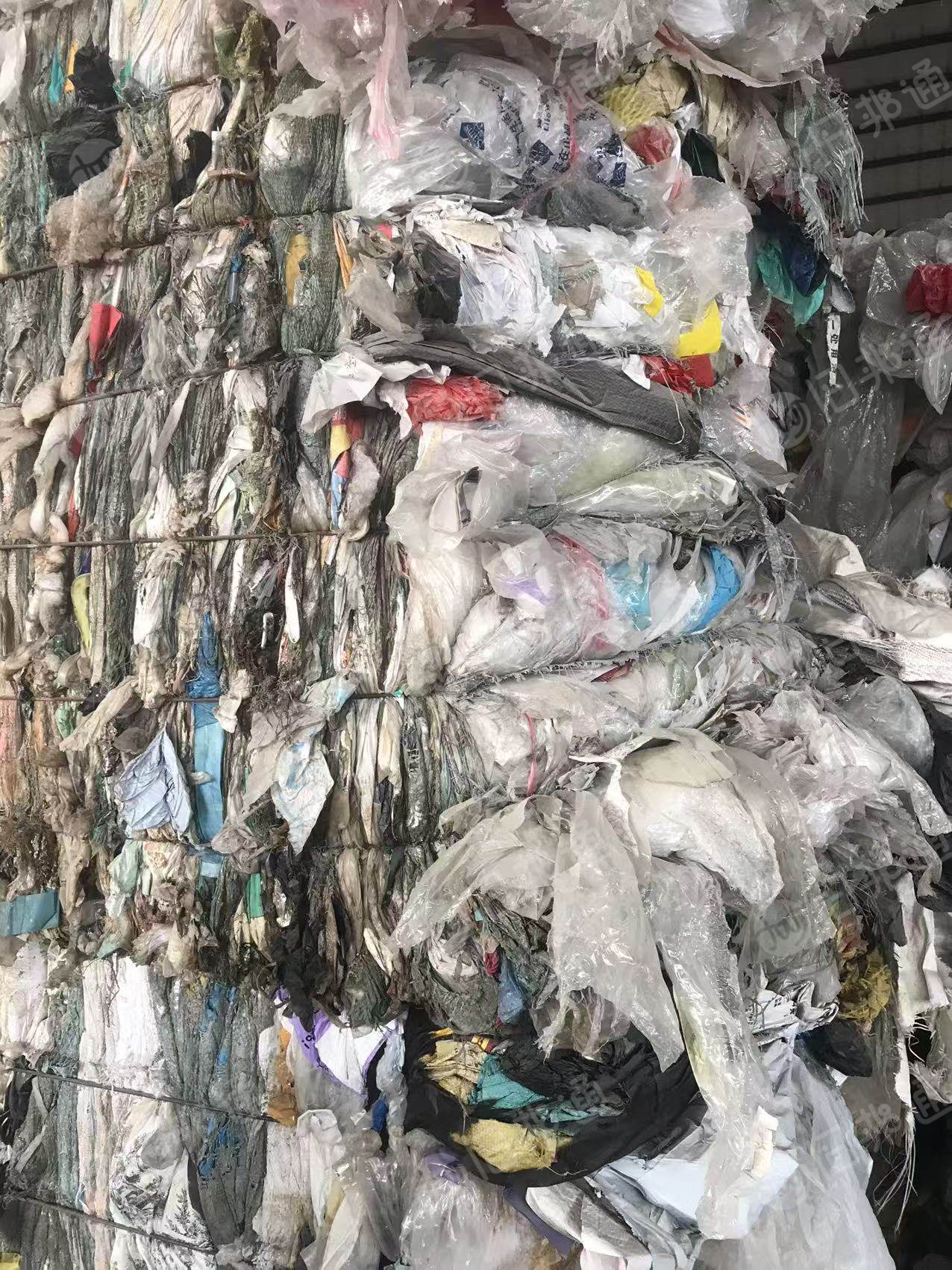 出售废旧杂膜，编织袋，可以炼油用的，现货40吨
