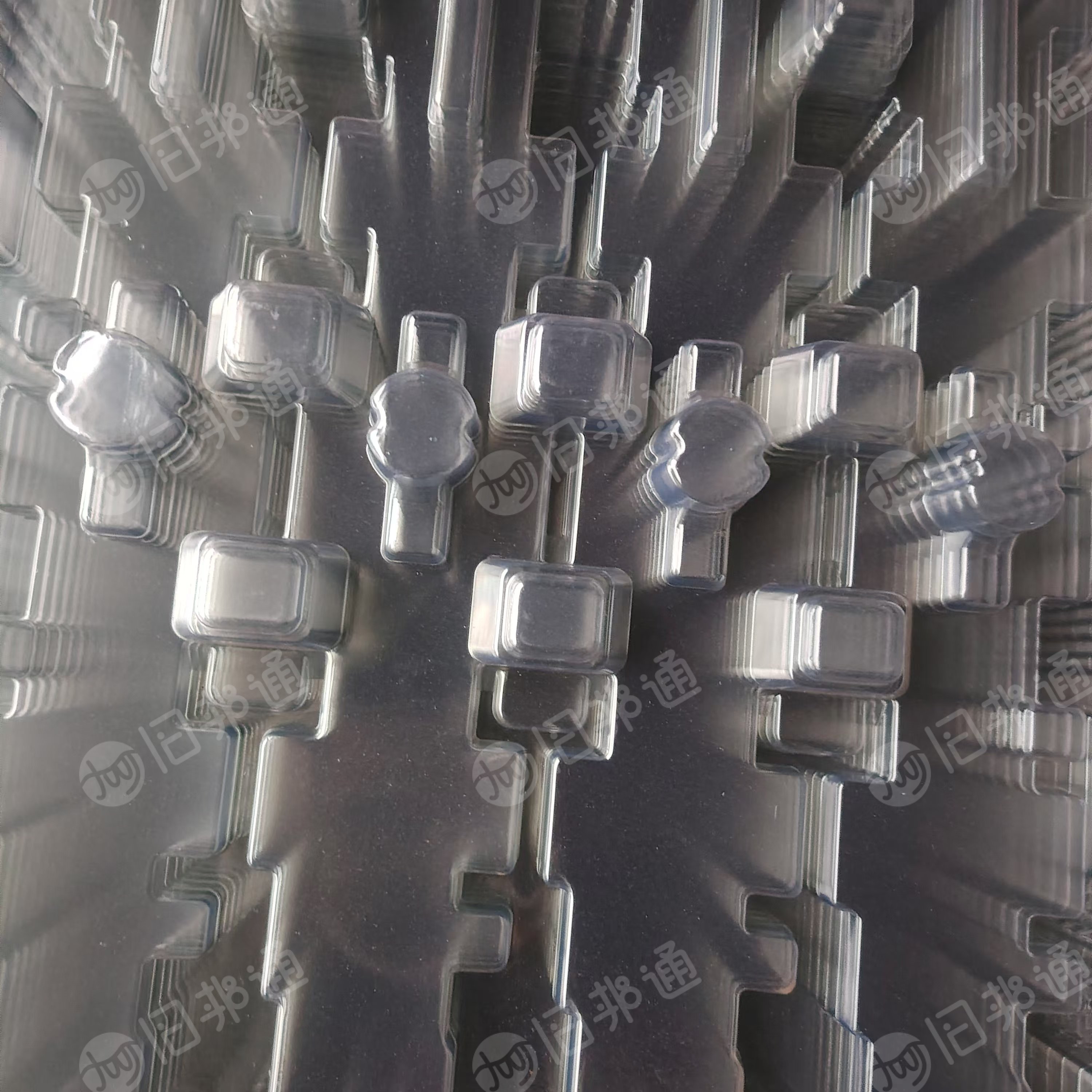 出售pet吸塑片破碎料，A级、B级都有，月供70吨