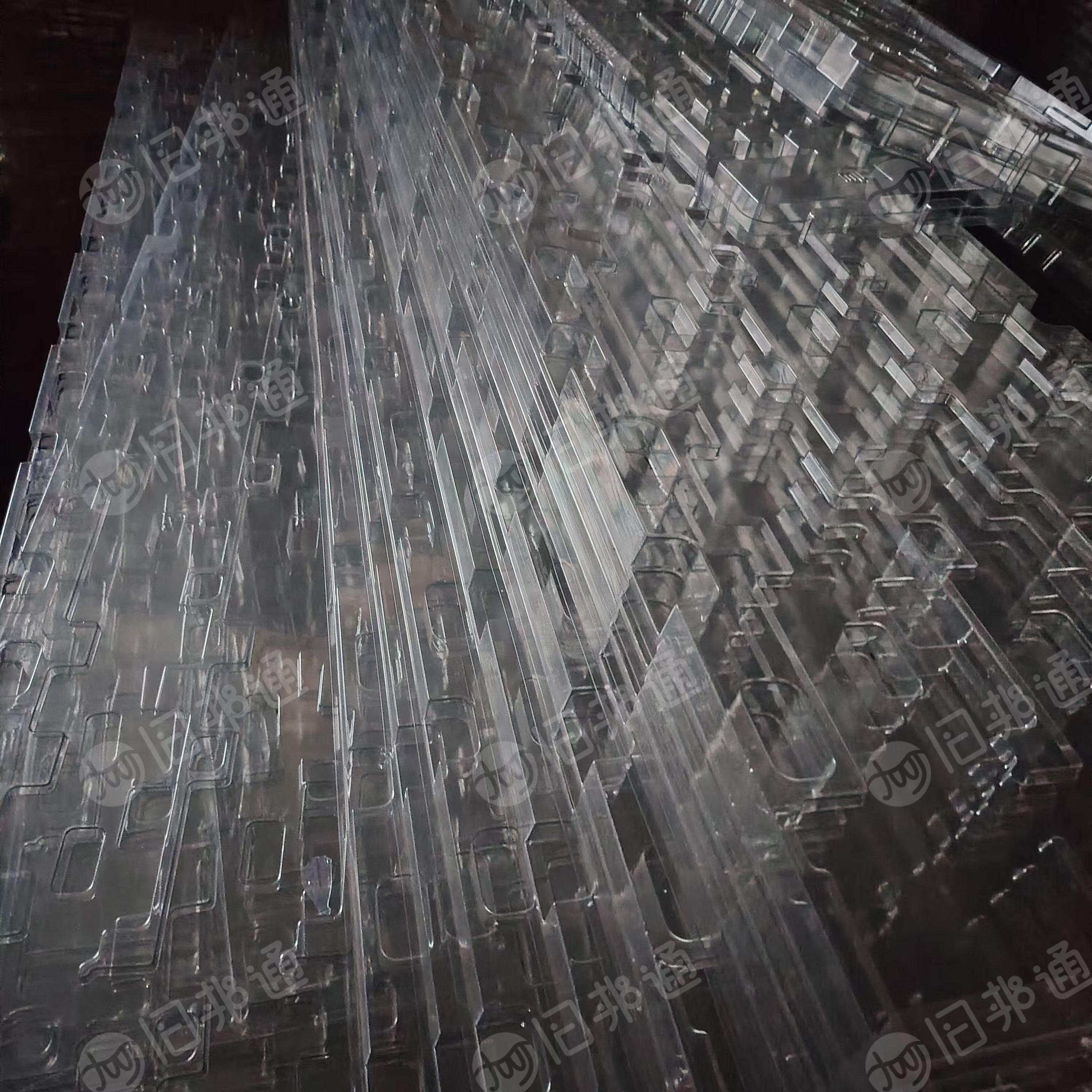 出售pet吸塑片破碎料，A级、B级都有，月供70吨