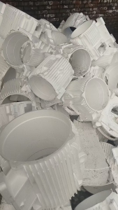 出售泡沫废料，模具下来的，月供5-6吨