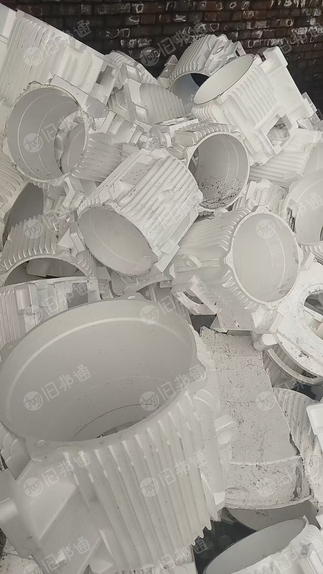 出售泡沫废料，模具下来的，月供5-6吨